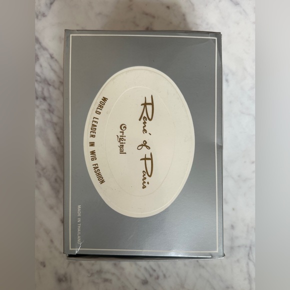 Vintage Rene Of Paris Wig #4106 Melissa (BROWN BLOND). - Picture 16 of 16